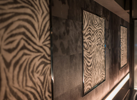 仙台市・Lounge clubT 動物柄と煌めきの融合したwild Luxuryなラウンジ